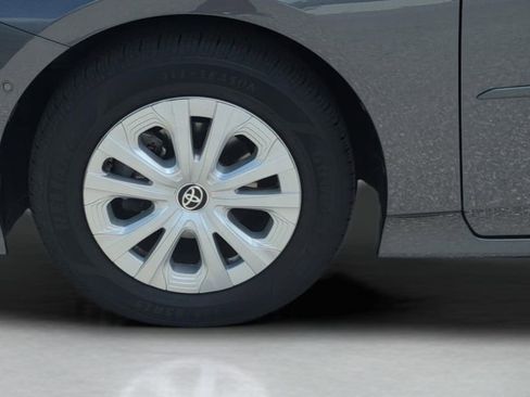 Used 2019 Toyota Prius LE FWD image 31