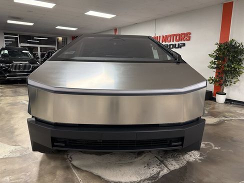 Used 2025 Tesla Cybertruck AWD Crew Cab image 3