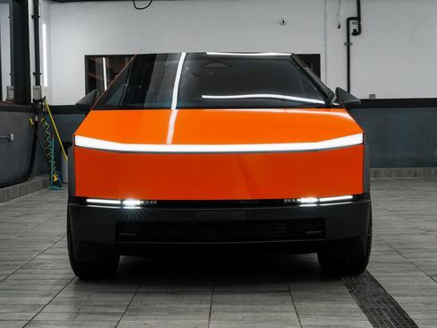 Used 2024 Tesla Cybertruck AWD Crew Cab image 2