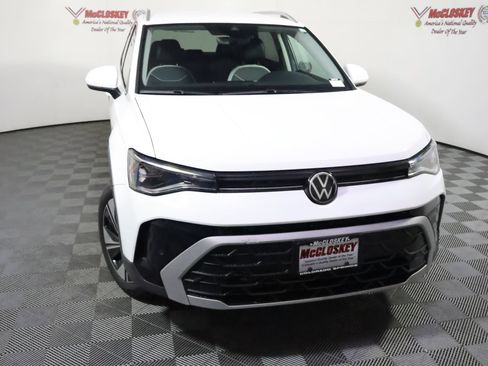 Used 2025 Volkswagen Taos SE AWD/4WD image 18