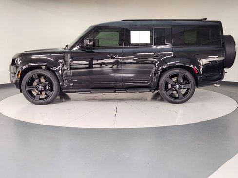 Used 2025 Land Rover Defender 130 V8 AWD/4WD image 5