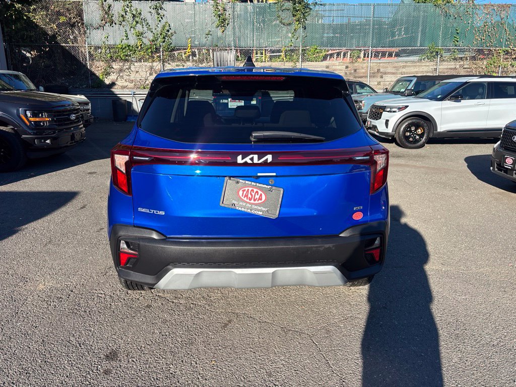 Used 2024 Kia Seltos LX AWD/4WD image 5