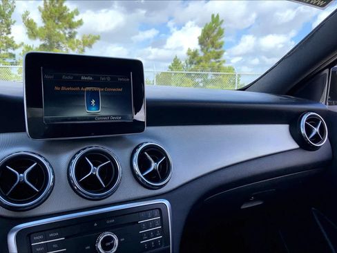 Used 2017 Mercedes-Benz GLA 250 image 35