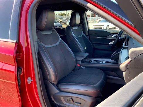 Certified 2025 Ford Explorer ST image 9