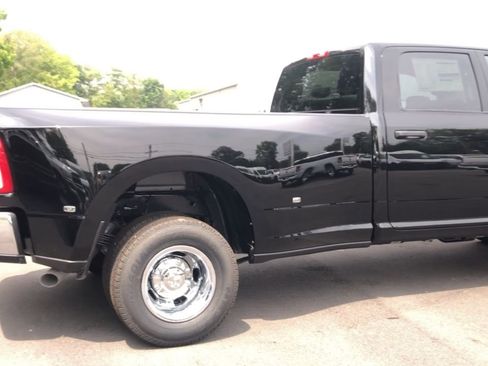 Used 2024 RAM 3500 Tradesman w/ Chrome Appearance Group image 8