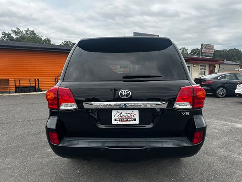 Used 2014 Toyota Land Cruiser image 6