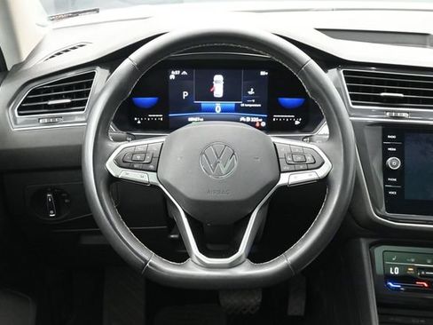 Used 2022 Volkswagen Tiguan SE AWD/4WD image 24