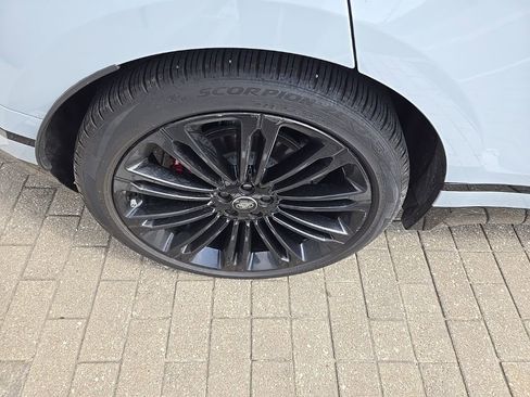 Used 2024 Land Rover Range Rover Velar Dynamic SE image 12