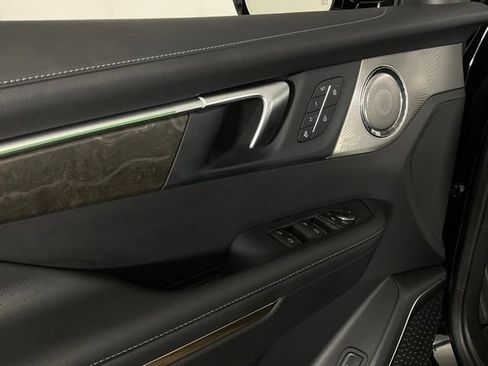 Used 2025 Buick Enclave Avenir w/ Super Cruise Package FWD image 29