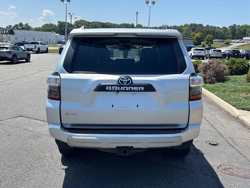 Used 2022 Toyota 4Runner TRD Off-Road Premium AWD/4WD image 25
