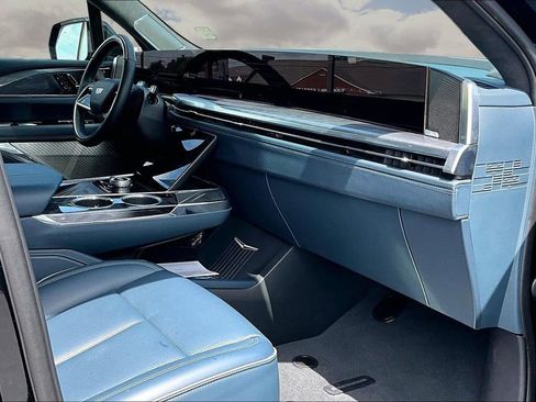 Certified 2025 Cadillac Escalade IQ Luxury 2 w/ LPO, Premium Carpet Package AWD/4WD image 27