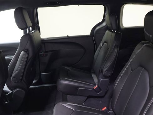 New 2026 Chrysler Voyager LX image 10