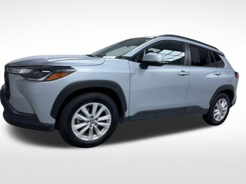 Certified 2023 Toyota Corolla Cross LE w/ Moonroof Package AWD/4WD image 5