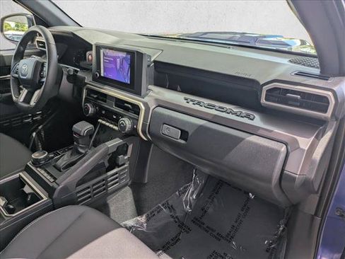 Used 2025 Toyota Tacoma TRD Sport AWD/4WD image 21