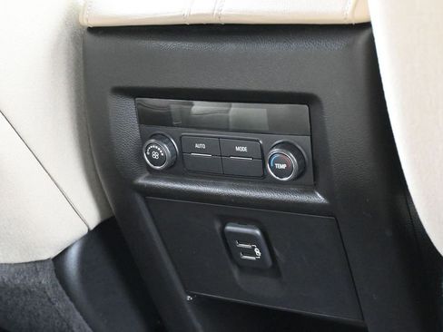 Used 2023 Chevrolet Traverse LS FWD image 38