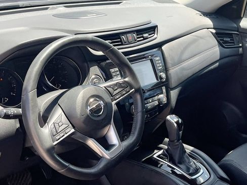 Used 2017 Nissan Rogue SL w/ SL Premium Package FWD image 9