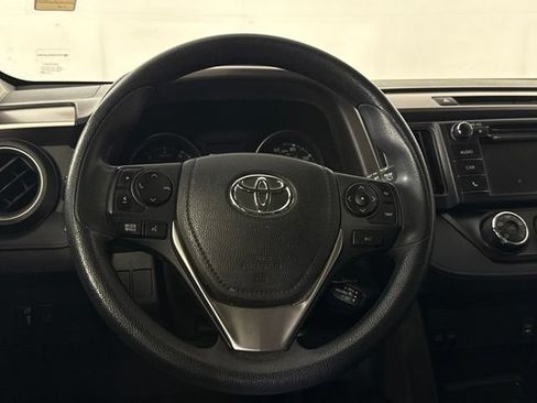 Used 2018 Toyota RAV4 LE FWD image 27
