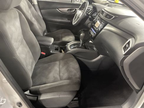 Used 2016 Nissan Rogue SV image 12
