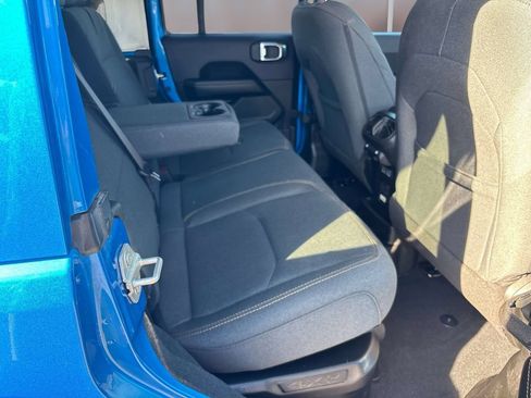 Used 2024 Jeep Wrangler Unlimited Sahara w/ Technology Group AWD/4WD image 15