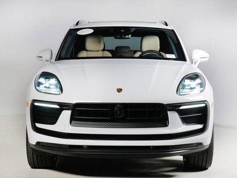 Certified 2026 Porsche Macan AWD/4WD image 6
