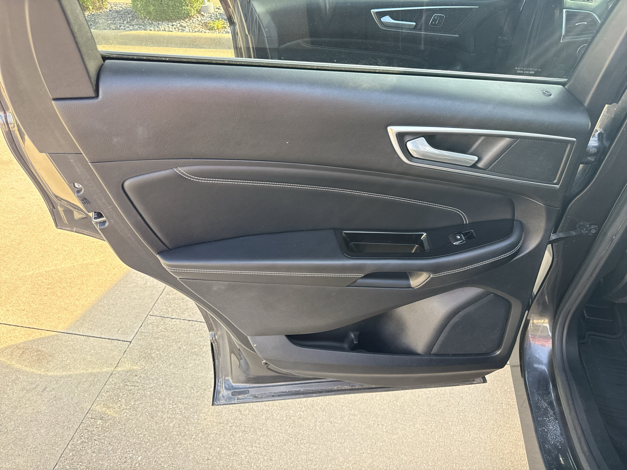 Used 2015 Ford Edge Titanium w/ Equipment Group 301A AWD/4WD image 8