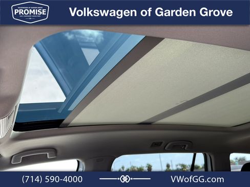 Used 2024 Volkswagen Atlas SE w/ Panoramic Sunroof Package FWD image 19