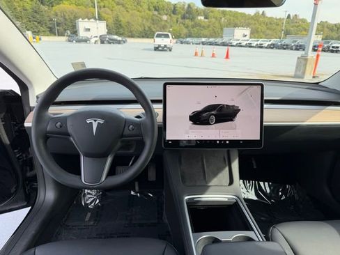 Used 2023 Tesla Model 3 Standard Range image 13