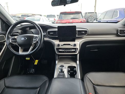 Used 2023 Ford Explorer XLT w/ Equipment Group 202A AWD/4WD image 17