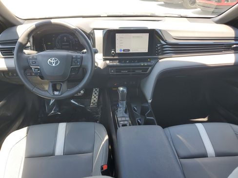 Used 2025 Toyota Camry SE FWD image 14