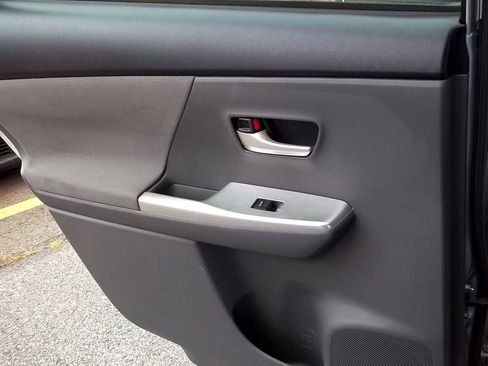 Used 2014 Toyota Prius V Three FWD image 8
