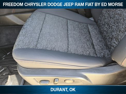 Used 2024 Chevrolet Colorado Z71 w/ Z71 Convenience Package 2 AWD/4WD image 17
