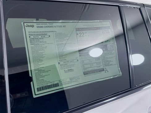 New 2025 Jeep Grand Cherokee Altitude image 19