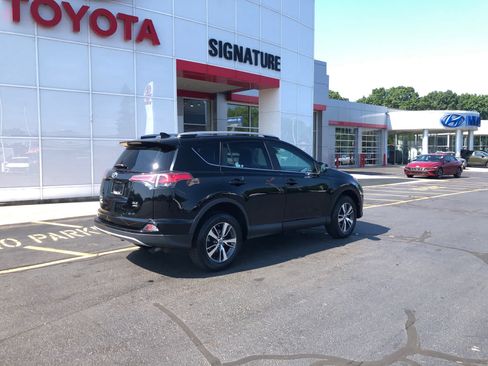 Used 2018 Toyota RAV4 XLE w/ Plus Extra Value Package AWD/4WD image 2