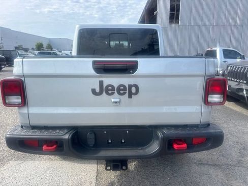 Used 2022 Jeep Gladiator Rubicon w/ Trailer Tow Package AWD/4WD image 6