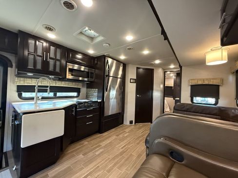 Used 2018 RAM 5500 SLT w/ Quick Order Package 29G SLT image 90