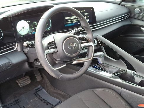 Certified 2023 Hyundai Elantra SEL w/ Convenience Package image 16