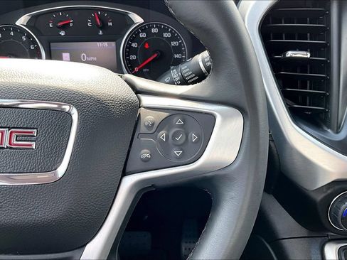 Used 2023 GMC Acadia SLT AWD/4WD image 17
