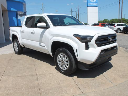 Used 2024 Toyota Tacoma 2WD Double Cab image 1