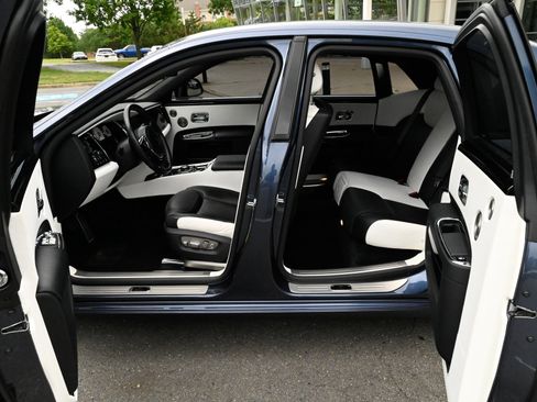 Used 2018 Rolls-Royce Ghost RWD image 36