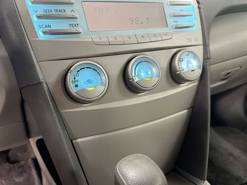 Used 2009 Toyota Camry LE FWD image 15