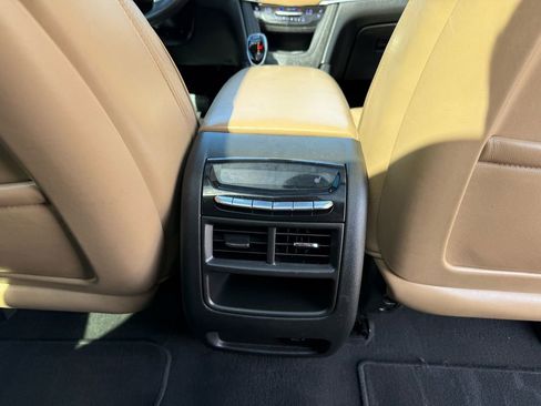 Used 2017 Cadillac XT5 Platinum AWD/4WD image 21