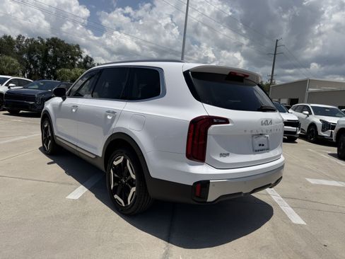 Certified 2024 Kia Telluride S FWD image 6