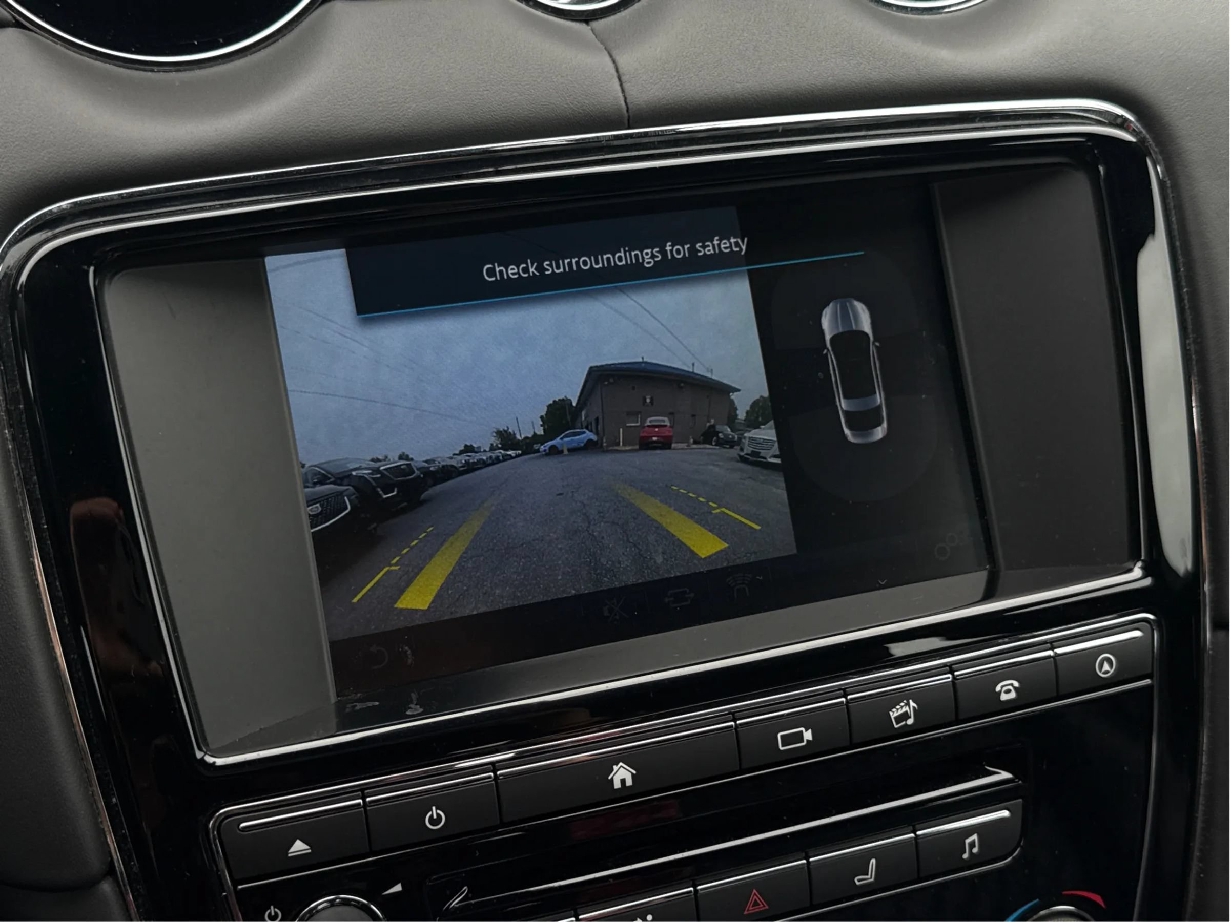 Used 2017 Jaguar XJ L Portfolio RWD image 17
