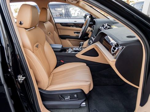 Certified 2023 Bentley Bentayga image 2