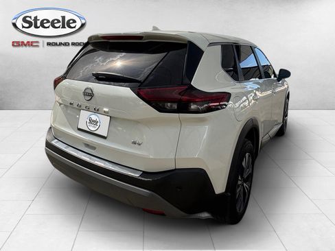 Used 2023 Nissan Rogue SV FWD image 5