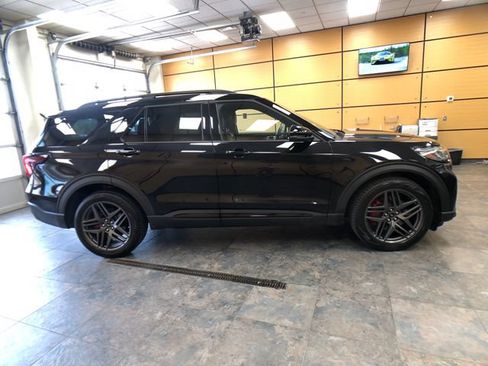 Used 2025 Ford Explorer ST AWD/4WD image 8