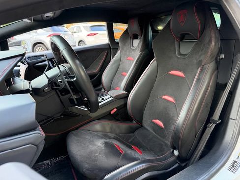 Used 2021 Lamborghini Huracan EVO RWD image 25