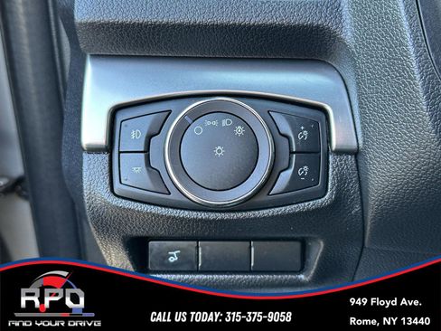 Used 2019 Ford Explorer XLT w/ Equipment Group 202A AWD/4WD image 30