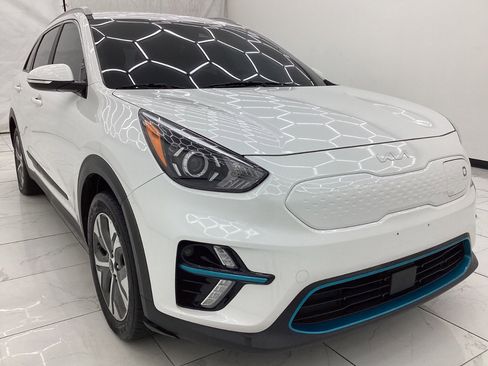 Used 2022 Kia Niro EX w/ Cold Weather Package FWD image 3