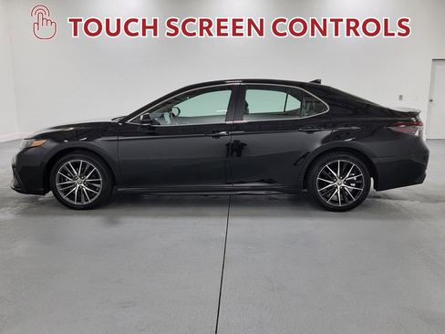 Used 2023 Toyota Camry SE image 7